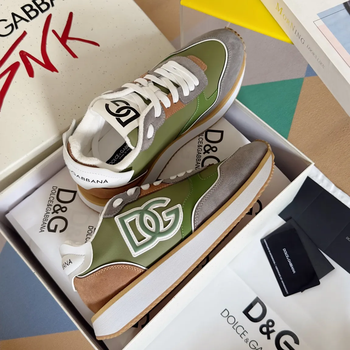 Factory price: 458💰D&G's latest Cushion series casual sports shoes, dad shoes, running shoes, original purchase and development, production, handmade, but always looking to the future. The new Cushion sneakers feature a two-tone suede upper accented by a mesh contrasting printed DG cross logo on the side. The lightweight, grippy rubber outsole adopts an innovative design to provide excellent performance, and the jacquard label adds timeless style. Exquisite packaging at the delivery counter🛍📦 ▪️ Fabric: Original custom-made first-layer cowhide ▪️ Lining: Original custom-made breathable towel lining ▪️ Sole: Original open-molded rubber material ▪️ Bottom thickness: 3.5CM ▪️ Size: Men's 38-45